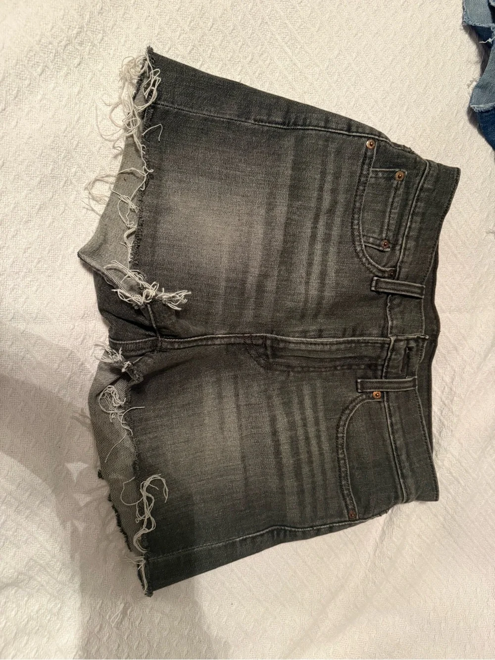 Levi's Denim high rise denim shorts - Classic Back Pocket Design